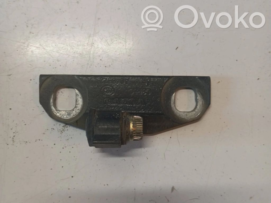 Volvo V70 Front door upper hinge 