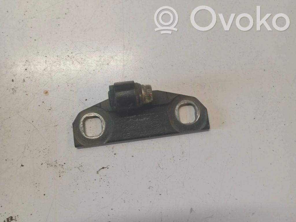 Volvo V70 Front door upper hinge 