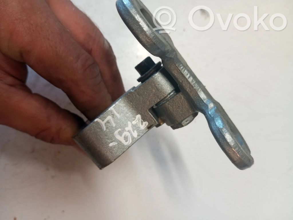 Volvo V40 Front door upper hinge 