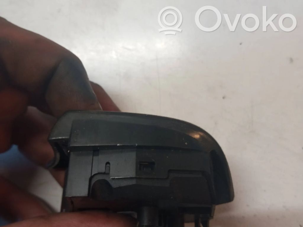 Volvo V70 Steering wheel buttons/switches 