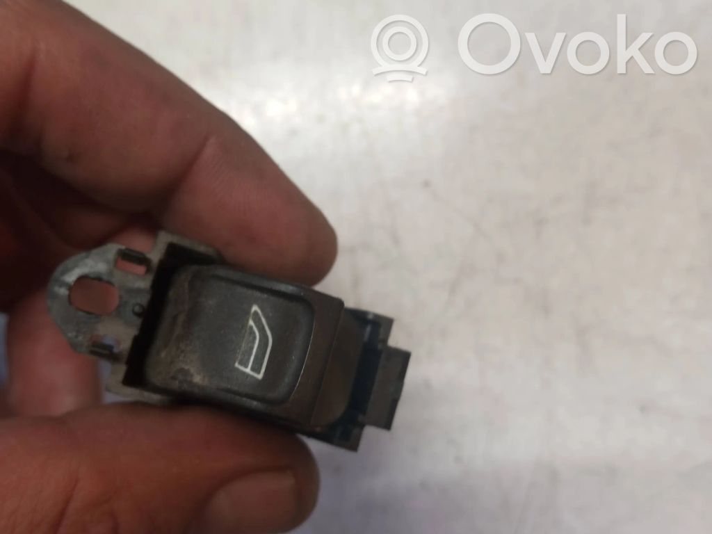 Volvo V70 Electric window control switch 