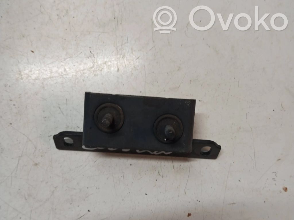 Volvo V70 Tailgate/trunk/boot hinge 