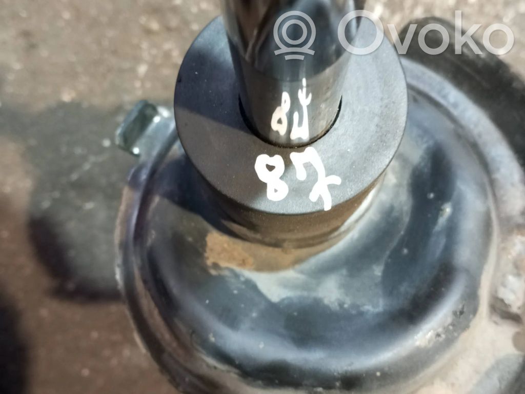 Volvo V40 Priekšpusē amortizators 