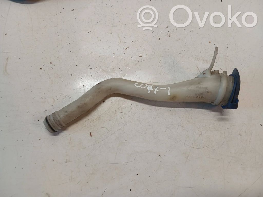 Volvo V70 Logu šķidruma tvertnes aizpildīšanas caurule 
