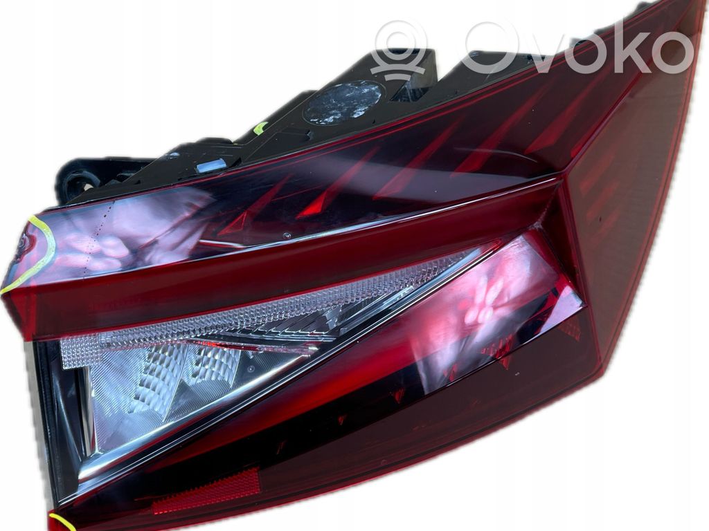 Lampa tylna   5LA945208A
