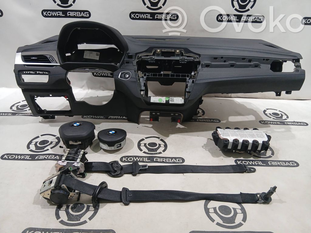 BMW X1 F48 F49 Oro pagalvių komplektas su panele 