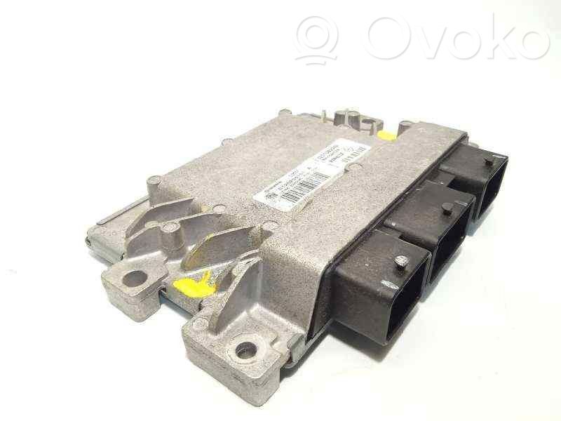 Dacia Sandero Engine control unit/module 