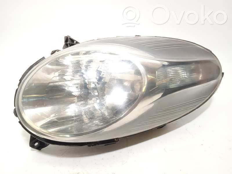 Nissan Micra Lampa przednia 
