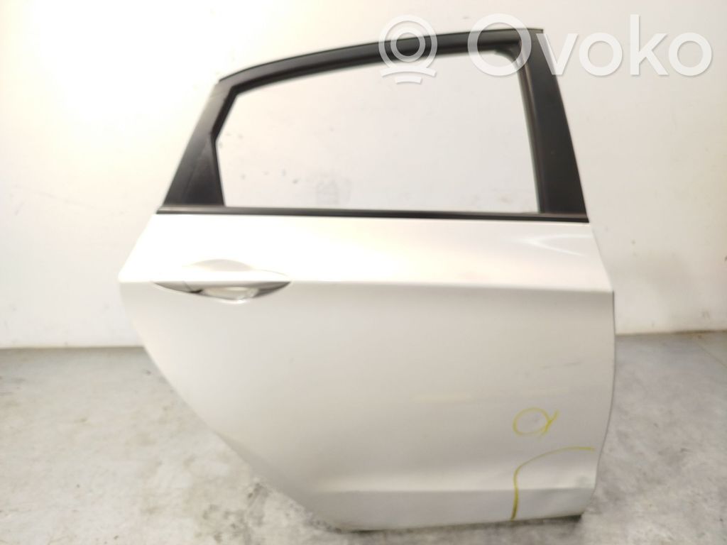 Puerta trasera   77004A6000