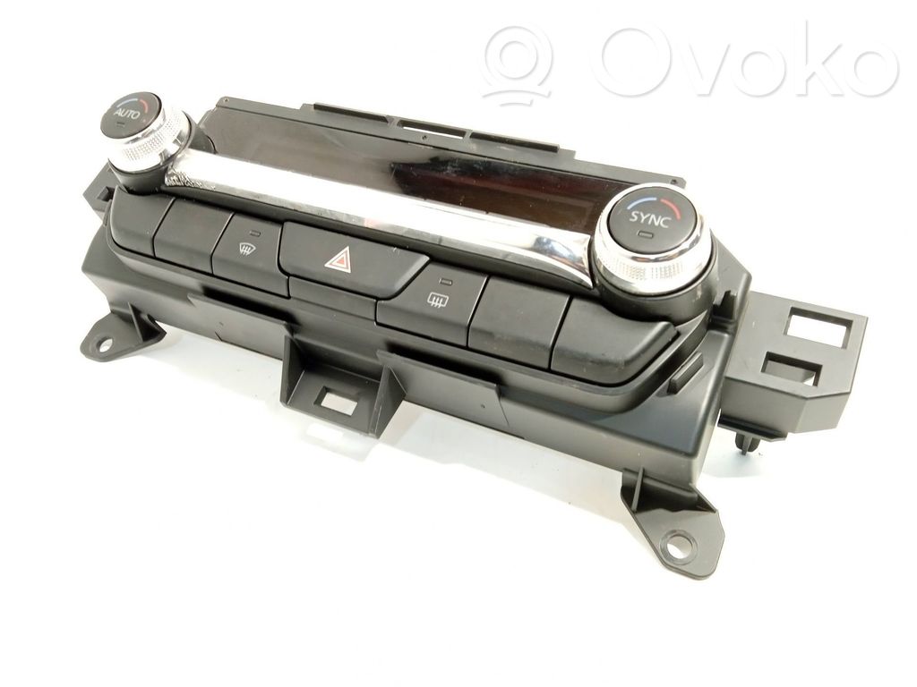 Mazda CX-30 Climate control unit 