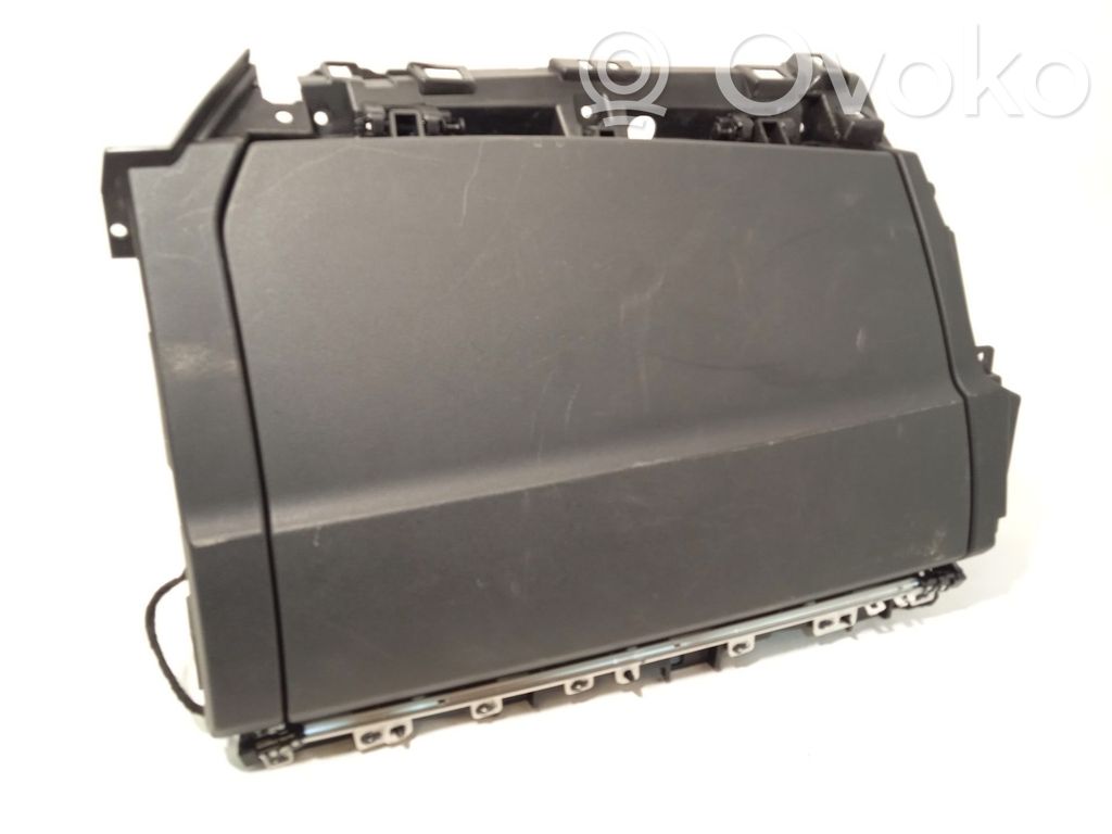 Lynk & co 01 Handschuhfach 