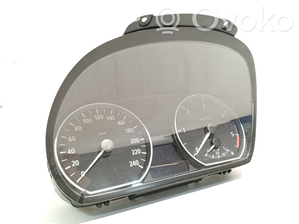 Geschwindigkeitsmesser Cockpit   6947136,62109283801,102495213