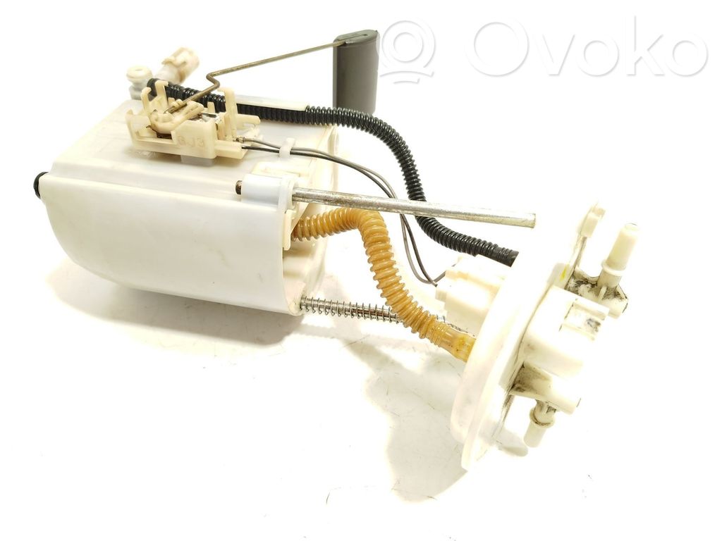 Bomba interna de combustible   311103Z900