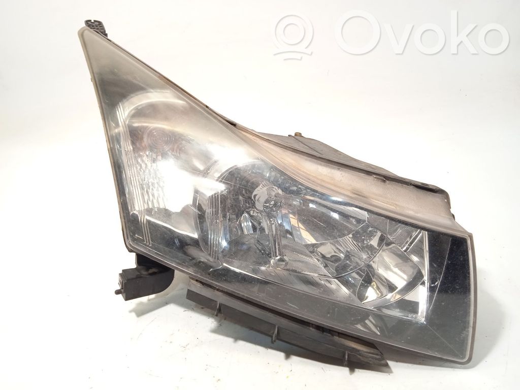 Chevrolet Cruze Lampa przednia 