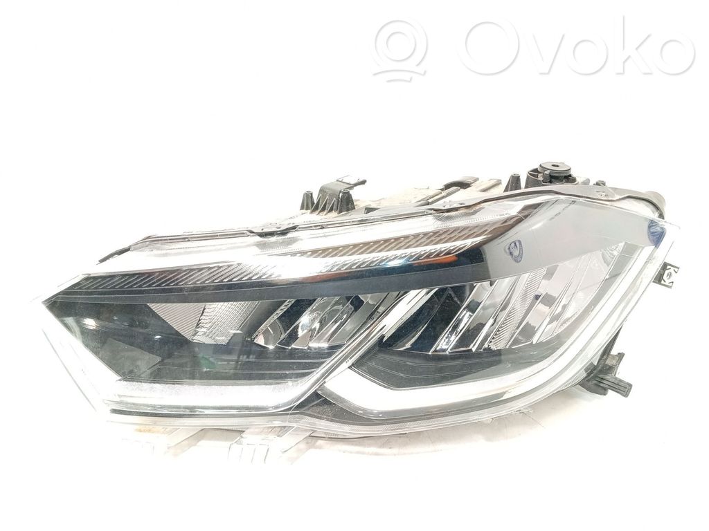 Volkswagen Polo VI Lampa przednia 
