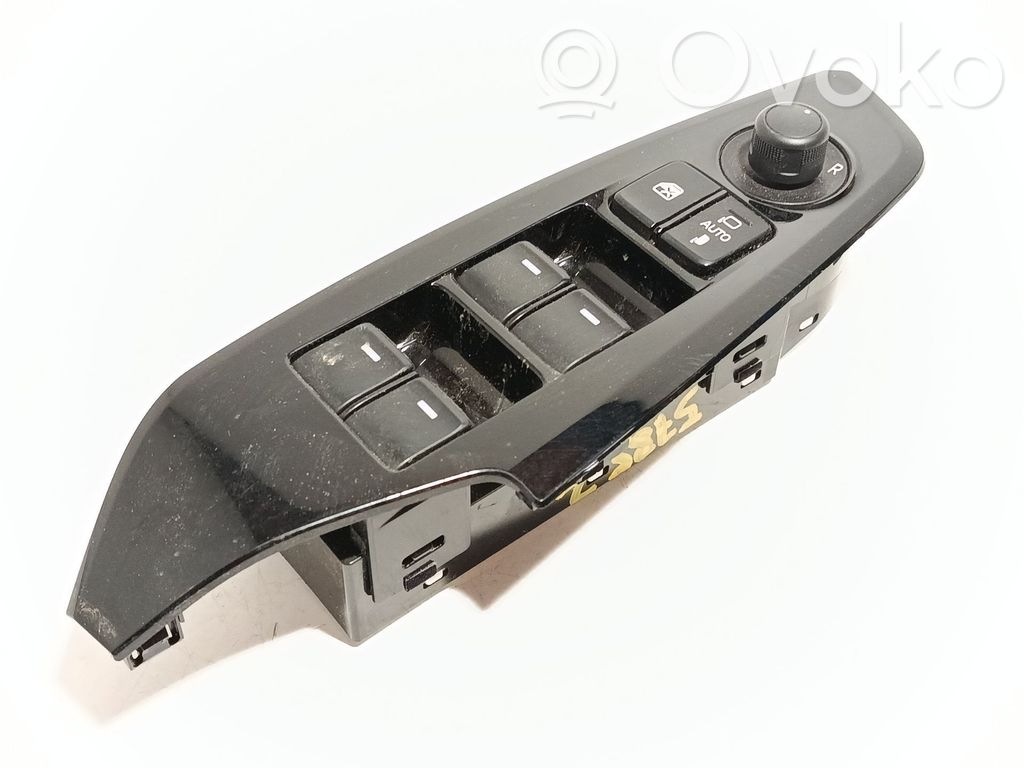 Mazda 3 III Electric window control switch 