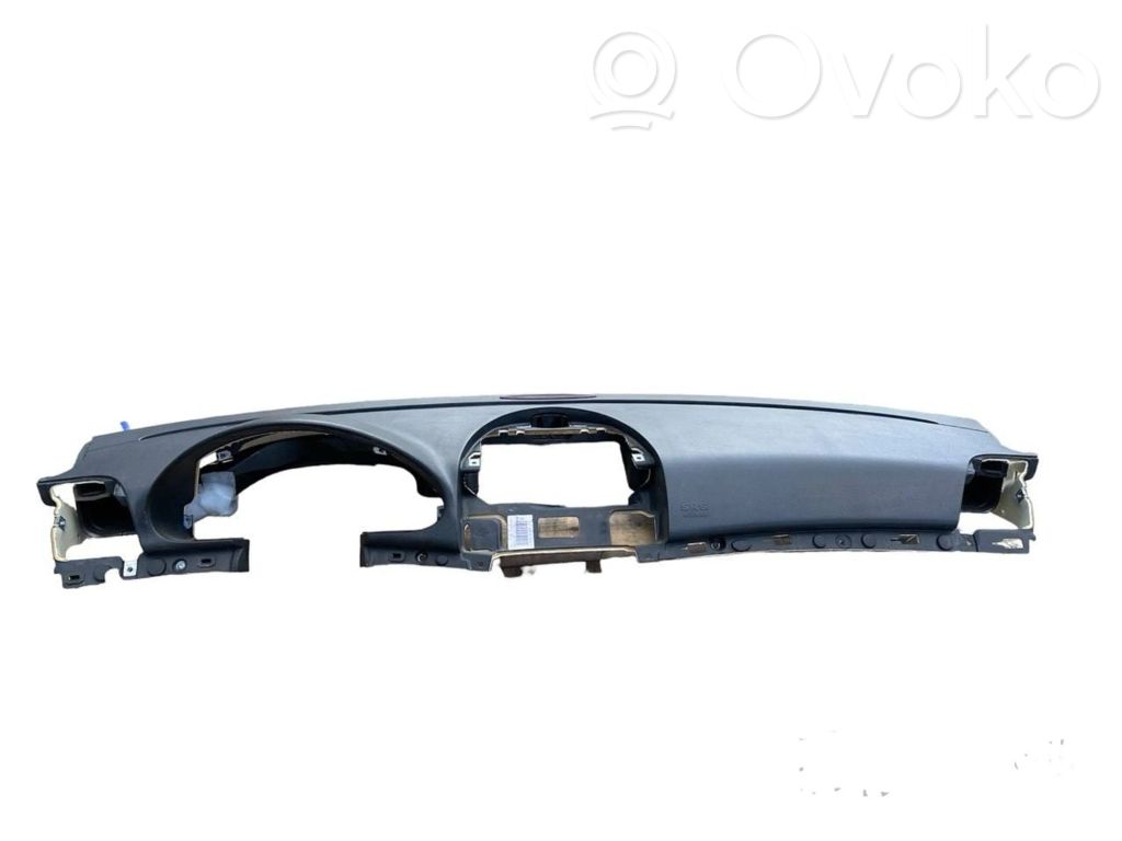 Mercedes-Benz E W211 Dashboard 