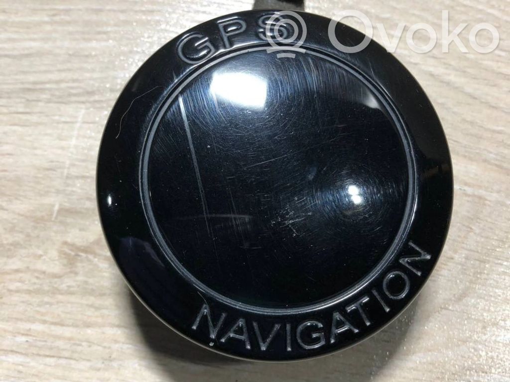 Audi A6 S6 C5 4B GPS-pystyantenni 