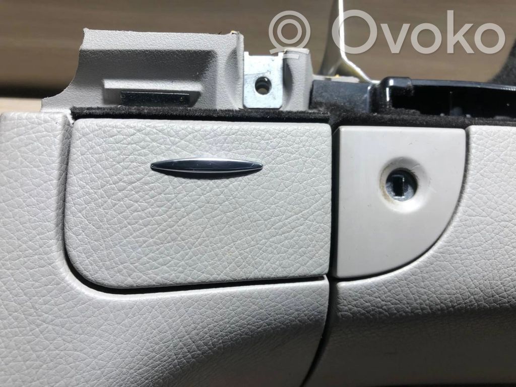 Mercedes-Benz E W211 Daiktadėžė 