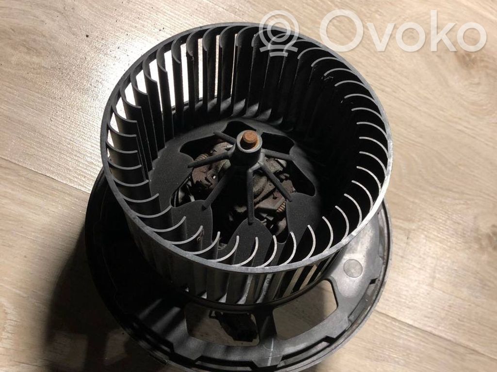 BMW 3 E92 E93 Pečiuko ventiliatorius/ putikas 