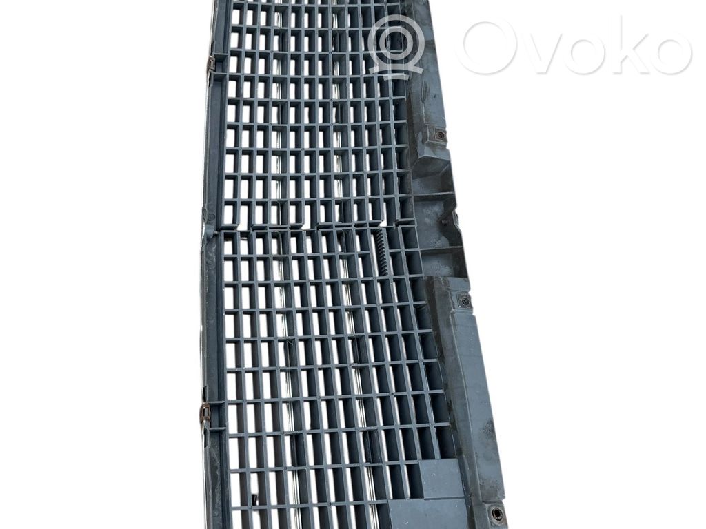Mercedes-Benz E W210 Maskownica / Grill / Atrapa górna chłodnicy 