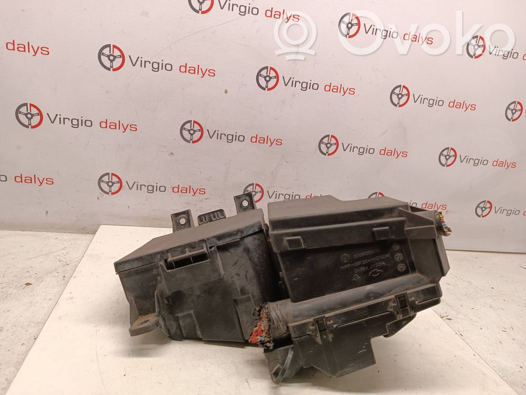 Renault Koleos I Fuse box set 