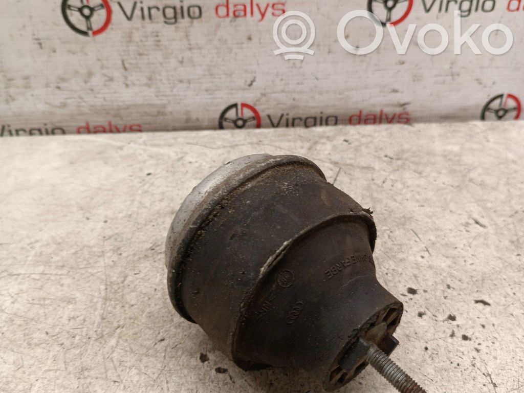 Volkswagen PASSAT B5 Engine mount bracket 