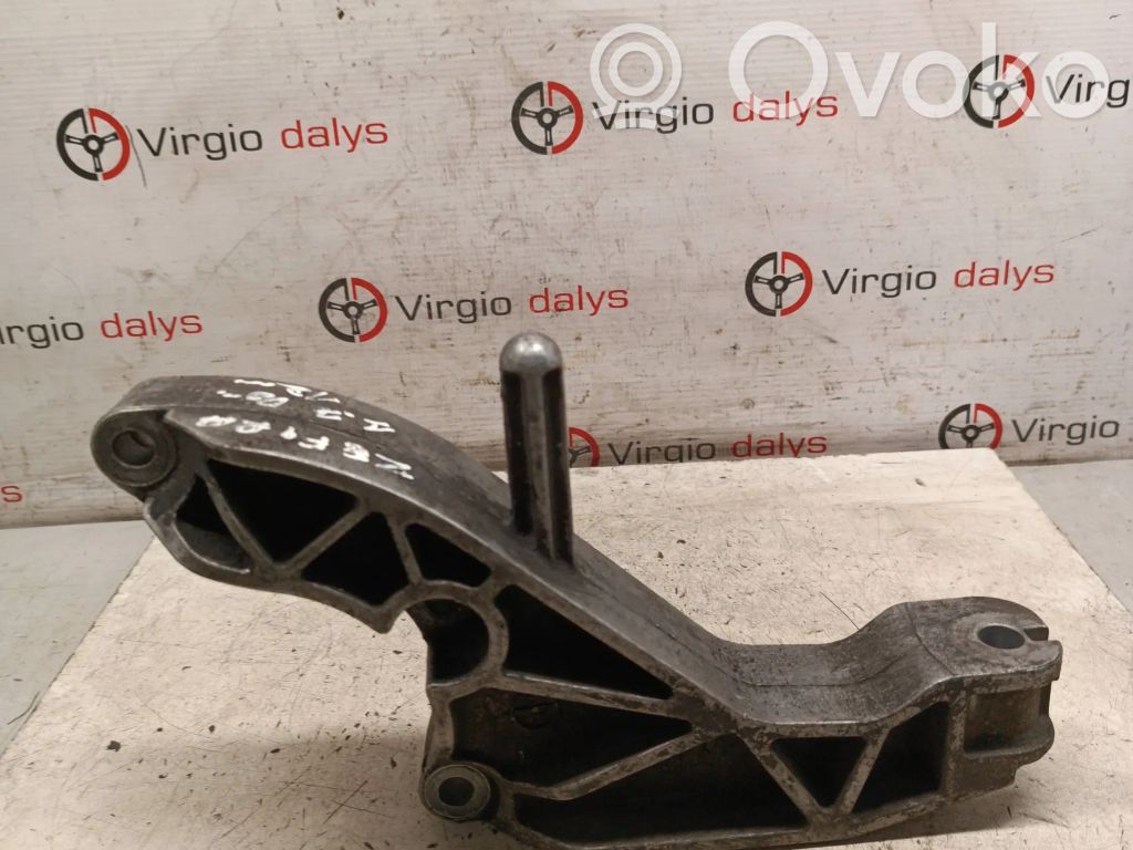 Opel Zafira B Engine mounting bracket 