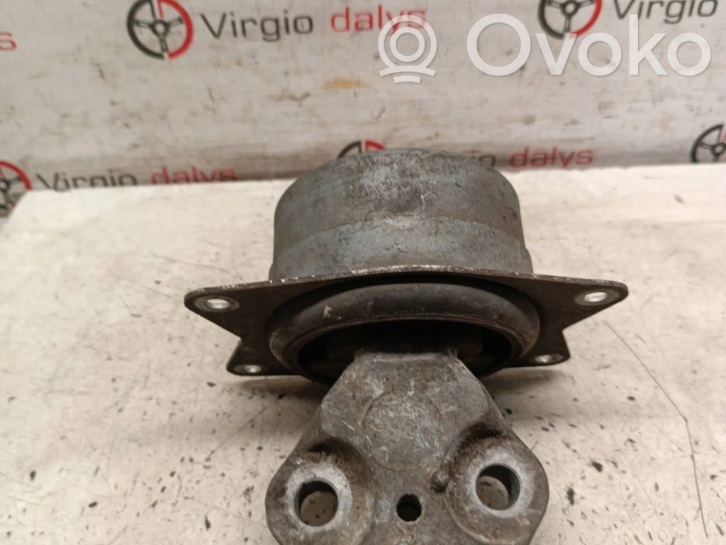 Engine mount bracket   V05729