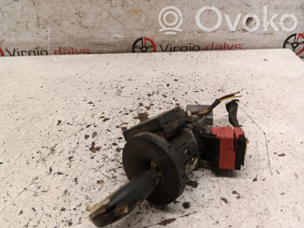 Renault Clio III Užvedimo spynelė 
