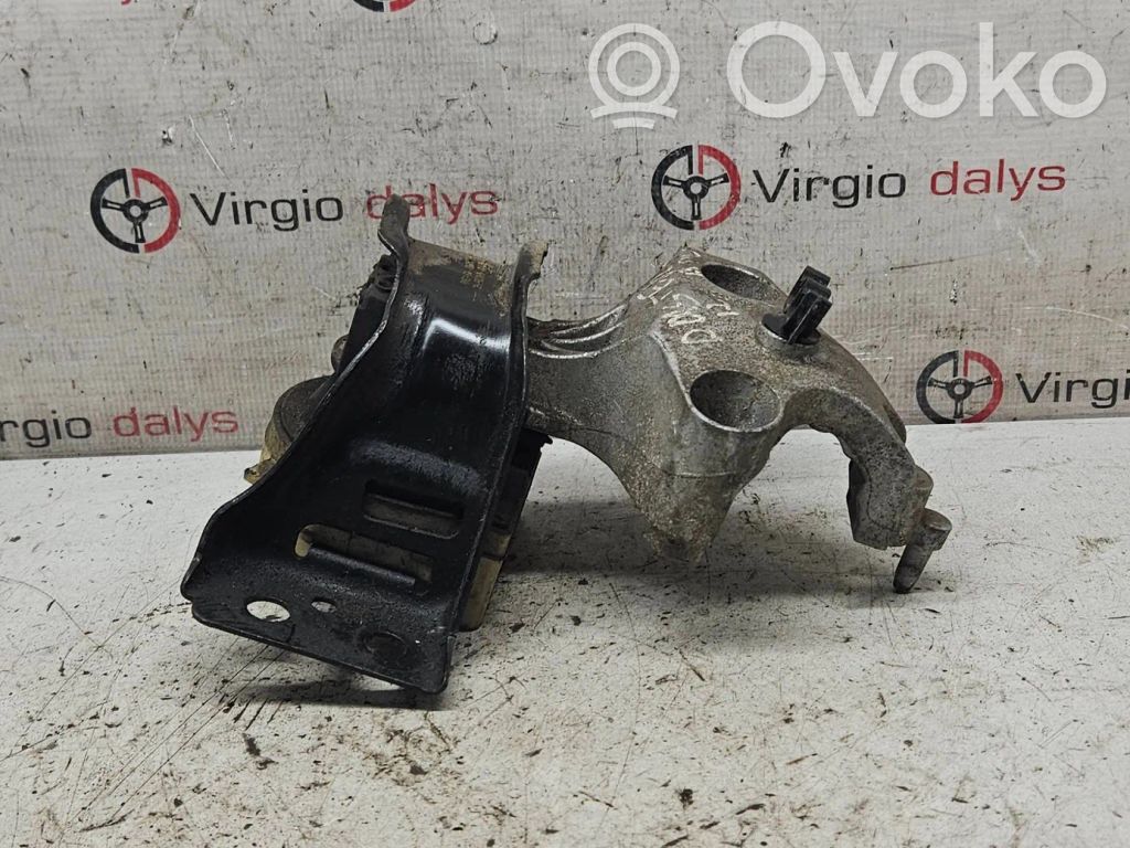Dacia Duster Engine mount bracket 