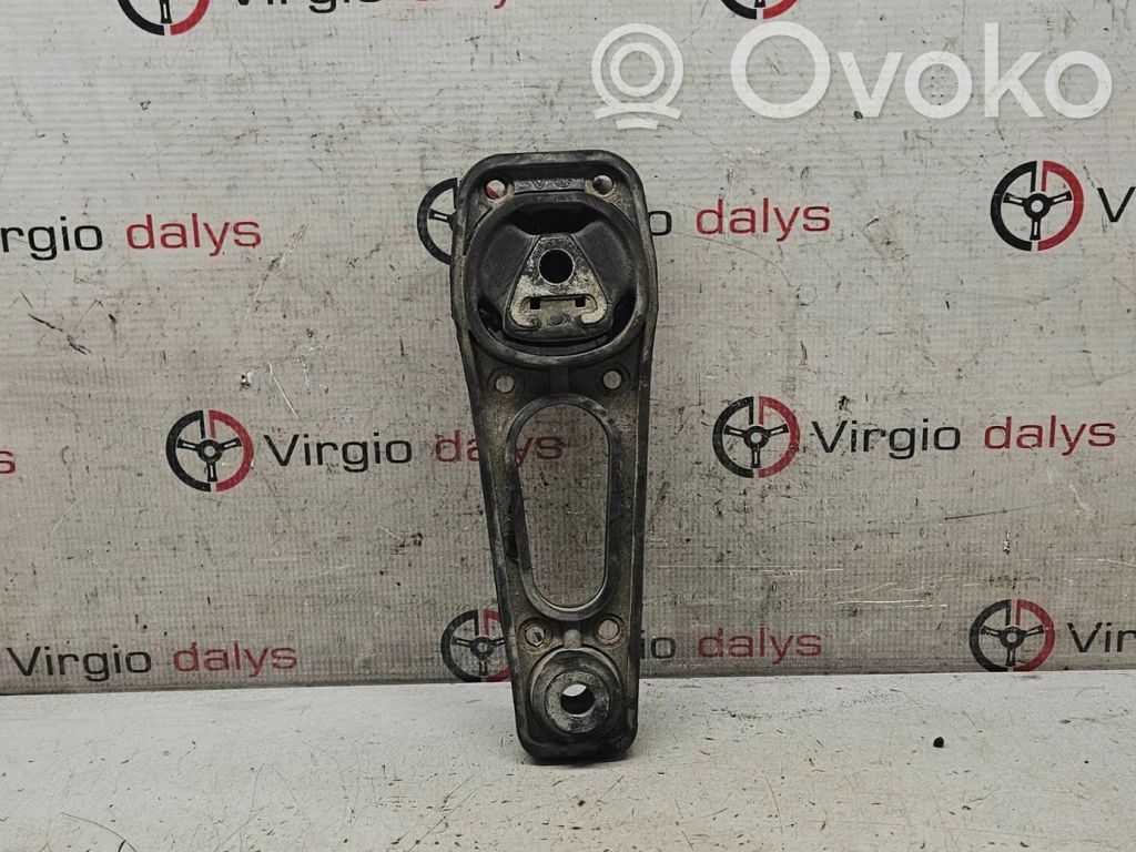 Dacia Duster Engine mount bracket 