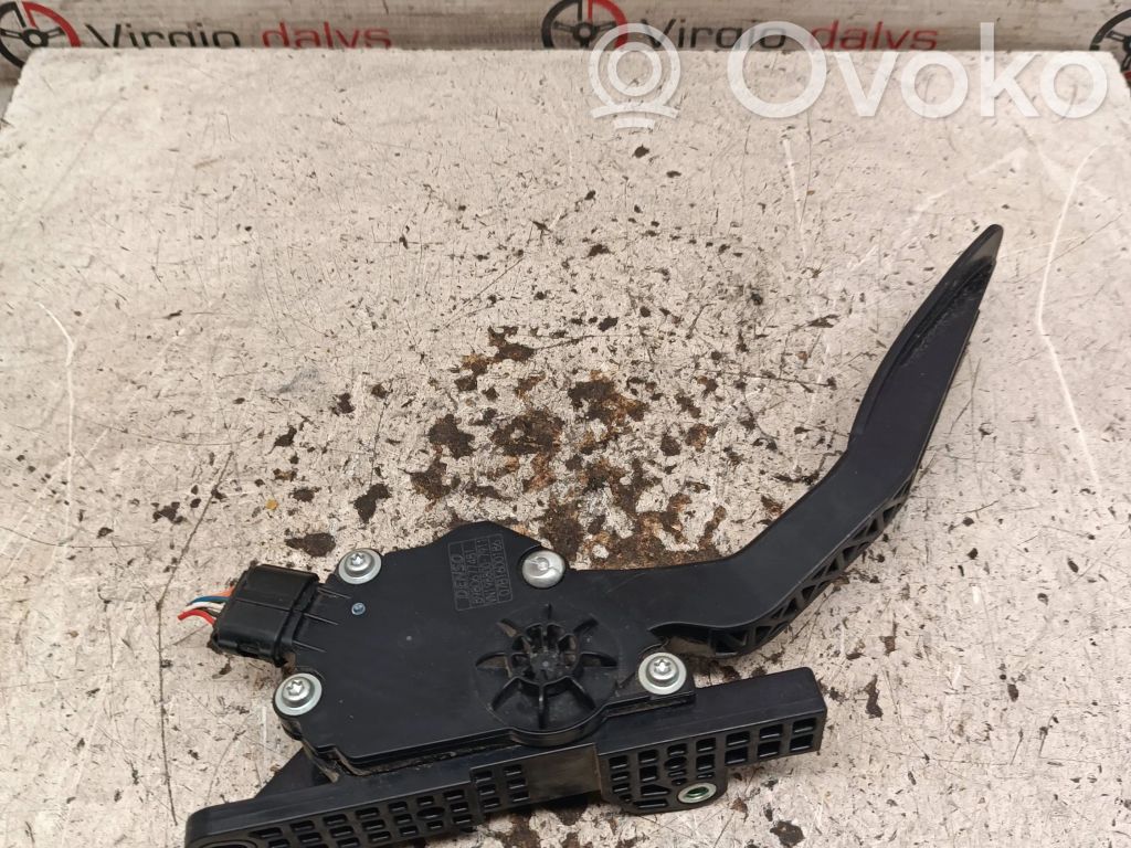 Isuzu D-Max Accelerator throttle pedal 