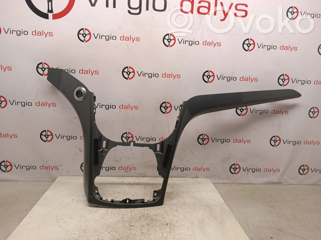 Panel trim   R045H93