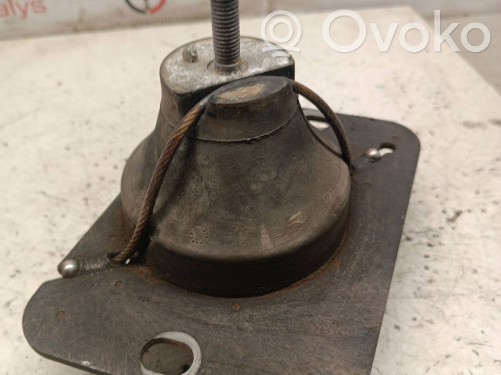 Engine mount bracket   8200411257,8200049236