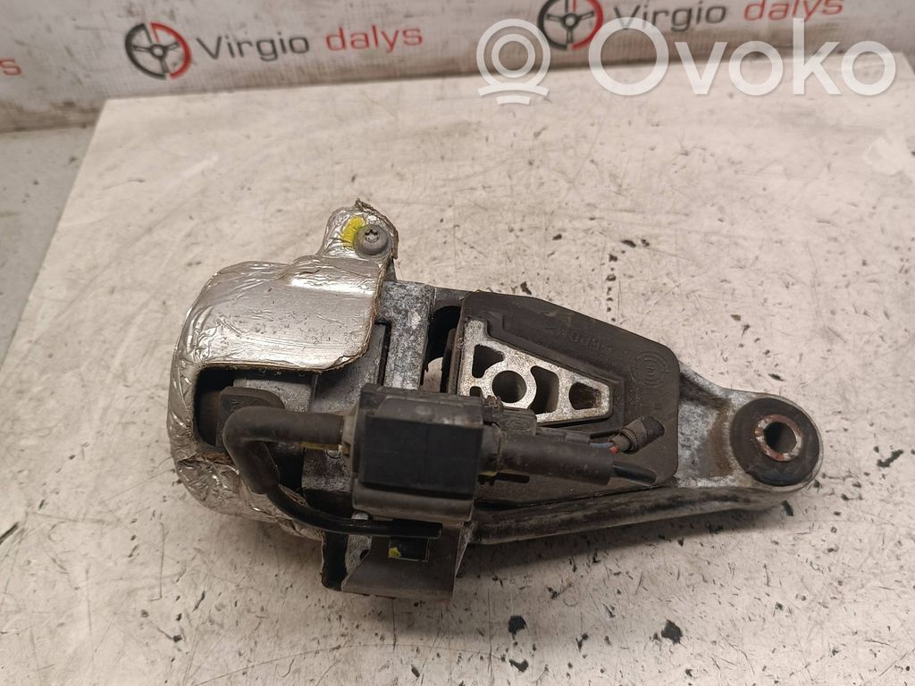 Peugeot 607 Engine mount bracket 