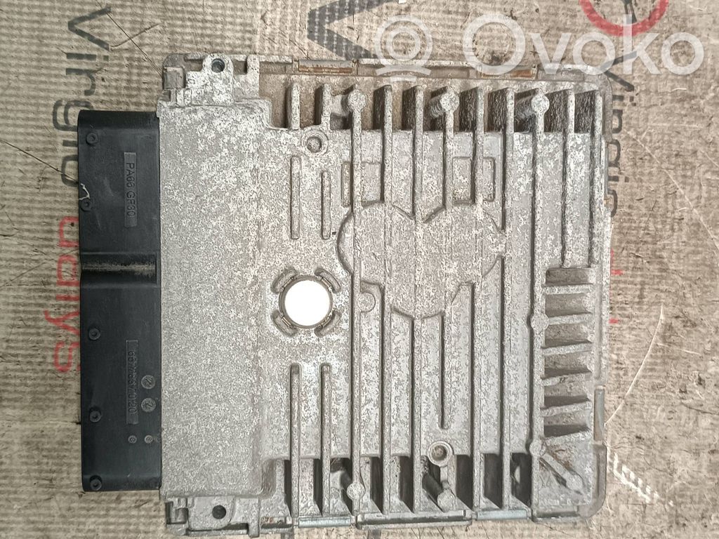 Volkswagen Golf VI Engine control unit/module 
