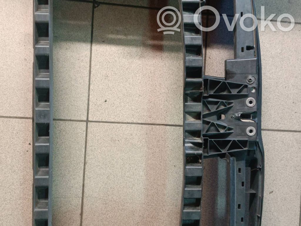 Volkswagen Golf VI Radiatoru panelis 