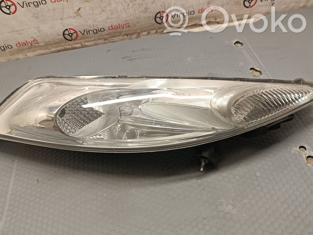 Nissan Juke I F15 Lampa przednia 