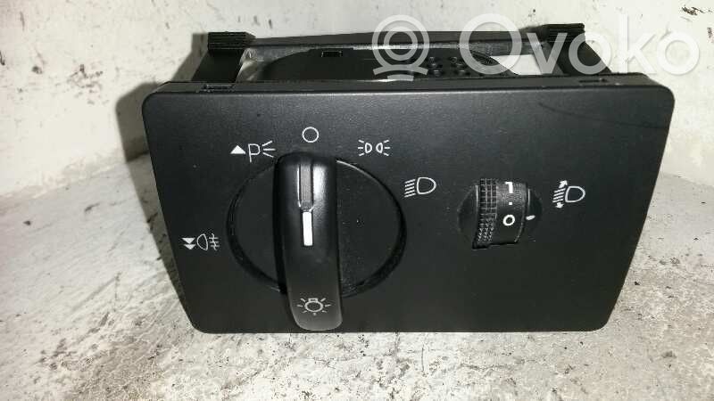 Panel lighting control switch   1318961,4M5T13A024LA
