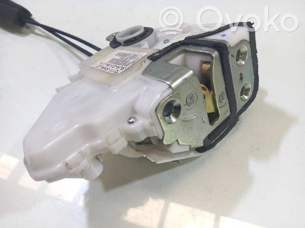 Honda CR-V Front door lock 