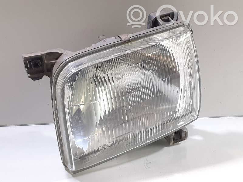 Nissan PickUp Phare frontale 