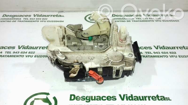 Dodge Caliber Priekšpusē slēdzene 