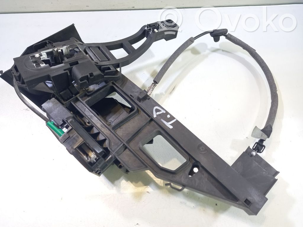 Ford Kuga II Aizmugurē slēdzene 