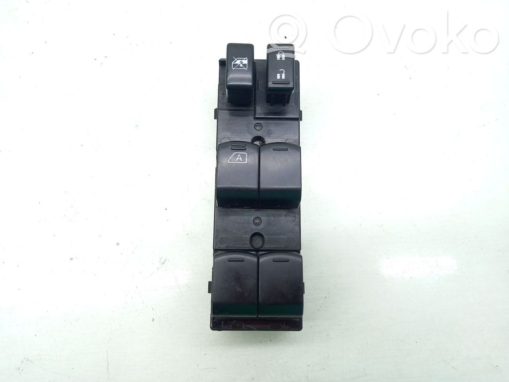 Subaru XV Electric window control switch 