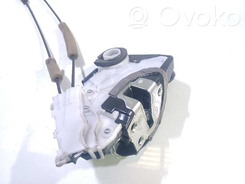 Honda CR-V Front door lock 