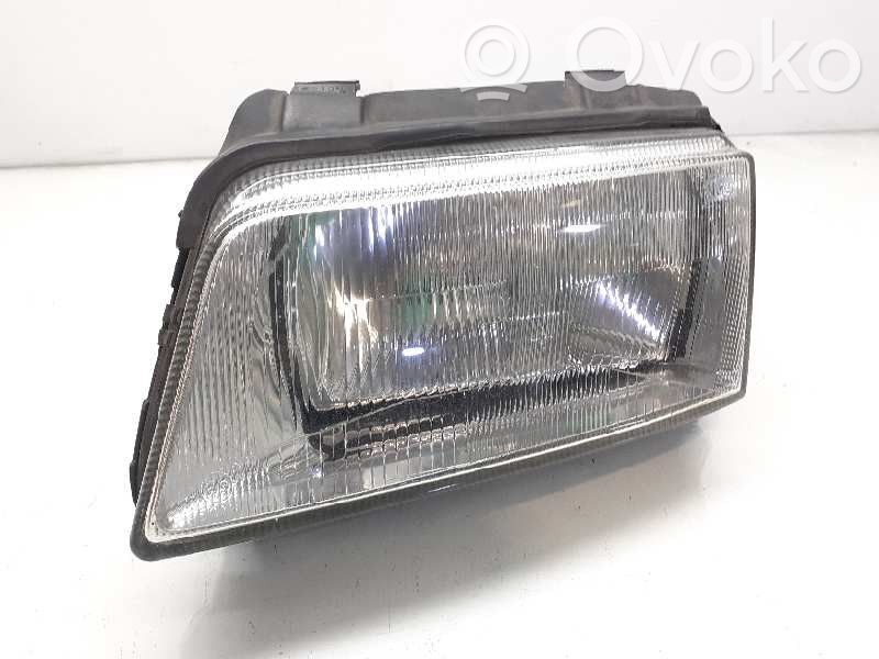 Audi A4 S4 B5 8D Lampa przednia 