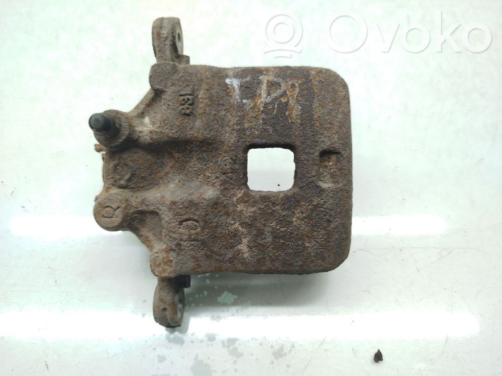 Nissan Patrol Y61 Supporto della pinza del freno posteriore 