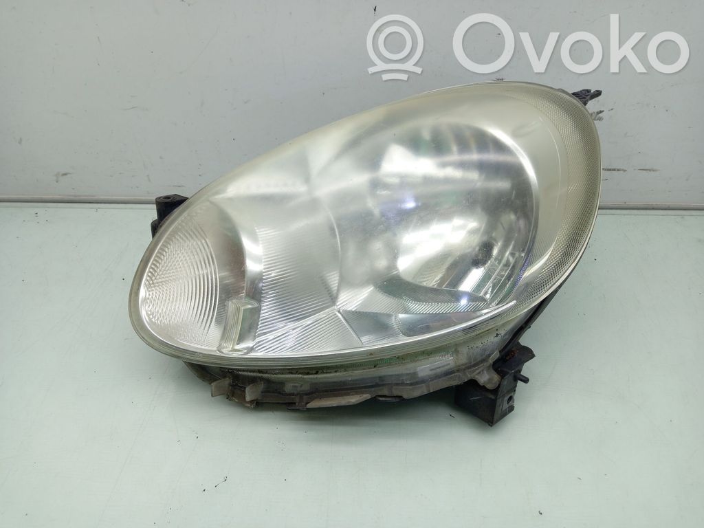 Nissan Micra Lampa przednia 