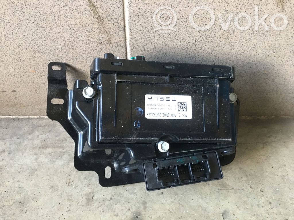 Tailgate/trunk control unit/module   100751100A